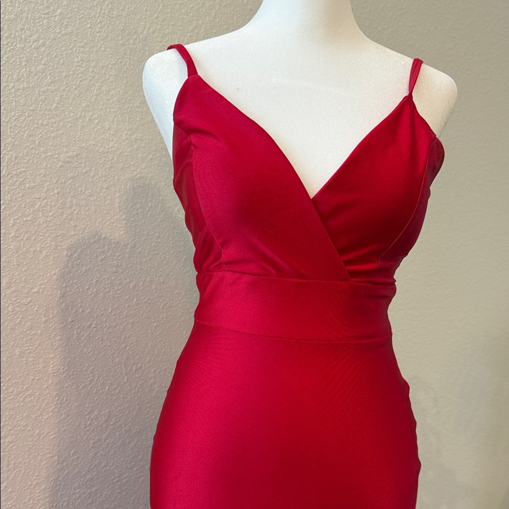 Chic Strapless Red Dress